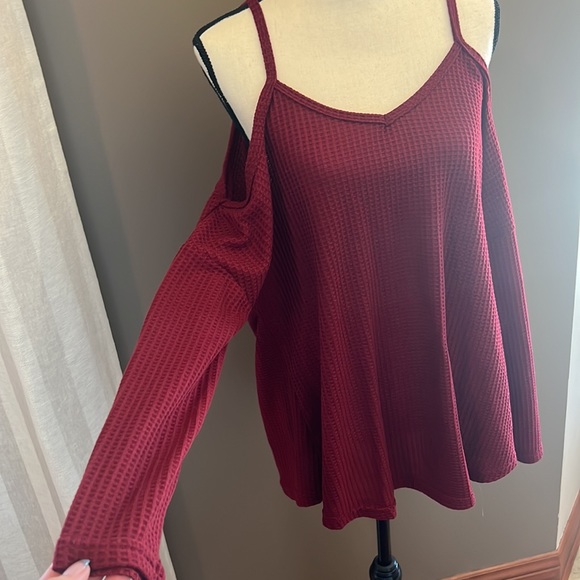 Off the shoulder long sleeved - Picture 3 of 5